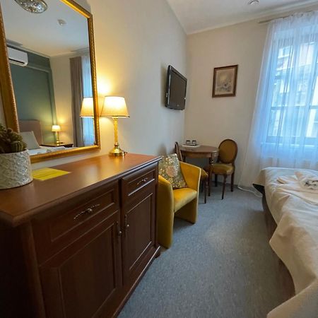Apple Economy Hotel Каунас Экстерьер фото