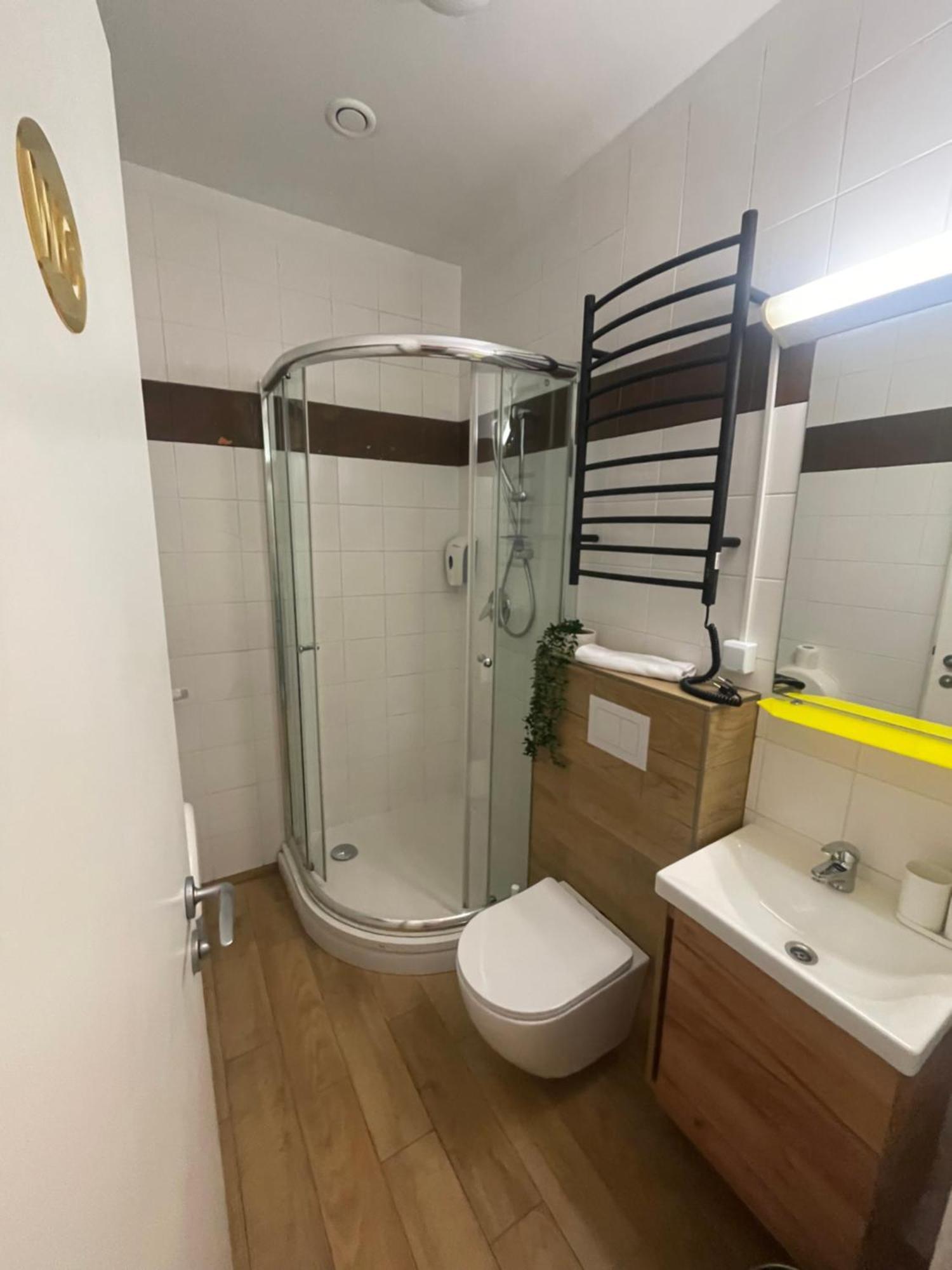Apple Economy Hotel Каунас Экстерьер фото