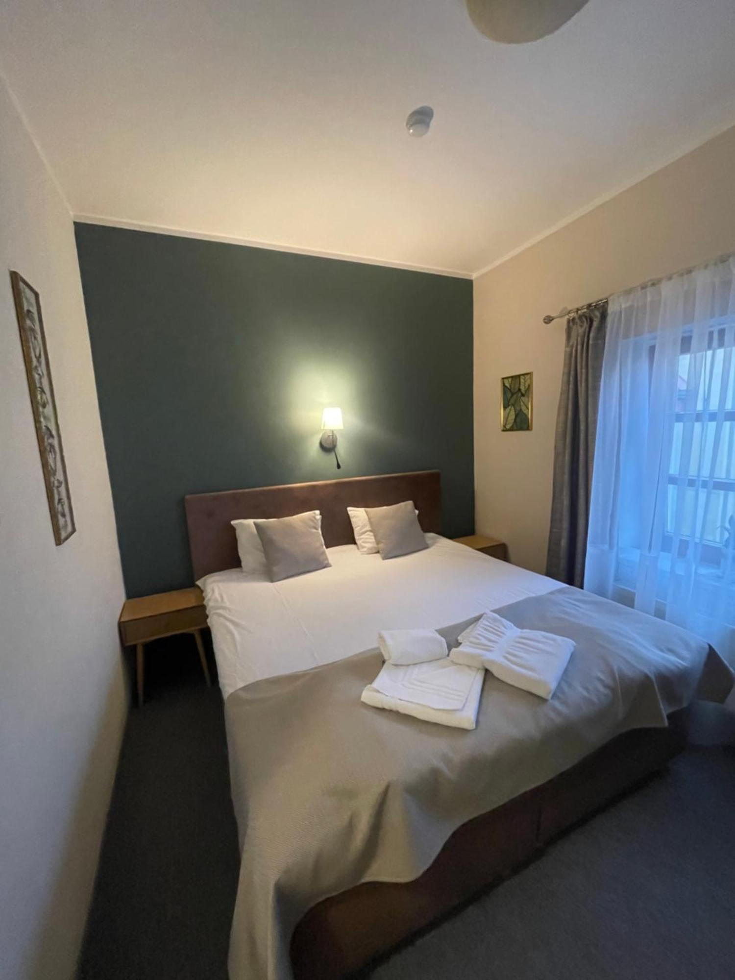 Apple Economy Hotel Каунас Экстерьер фото