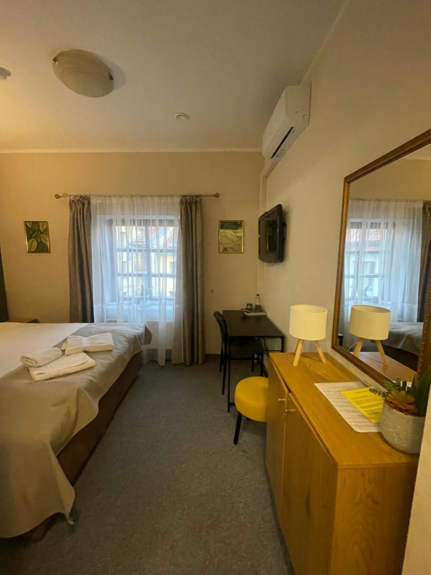 Apple Economy Hotel Каунас Экстерьер фото
