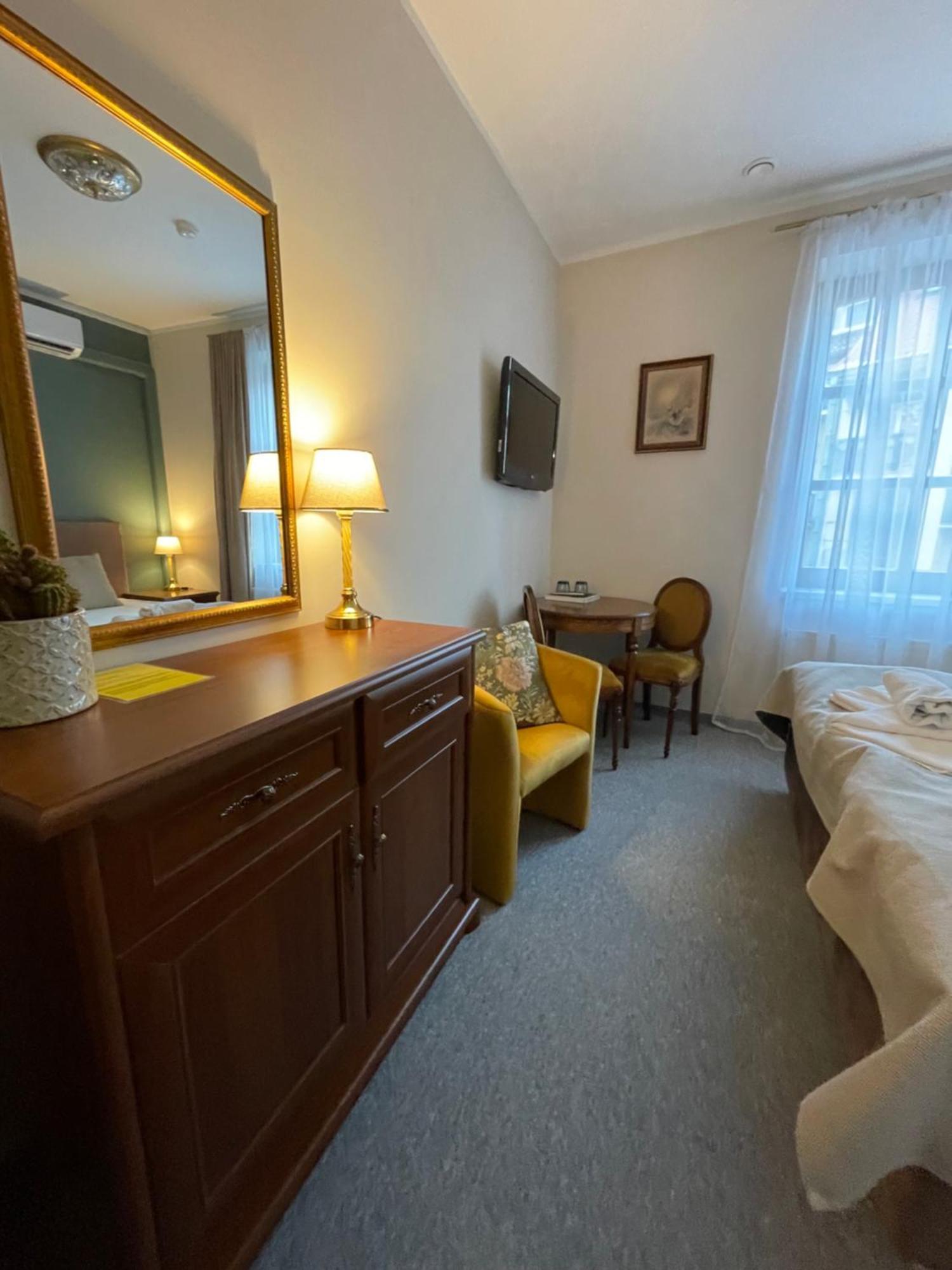 Apple Economy Hotel Каунас Экстерьер фото